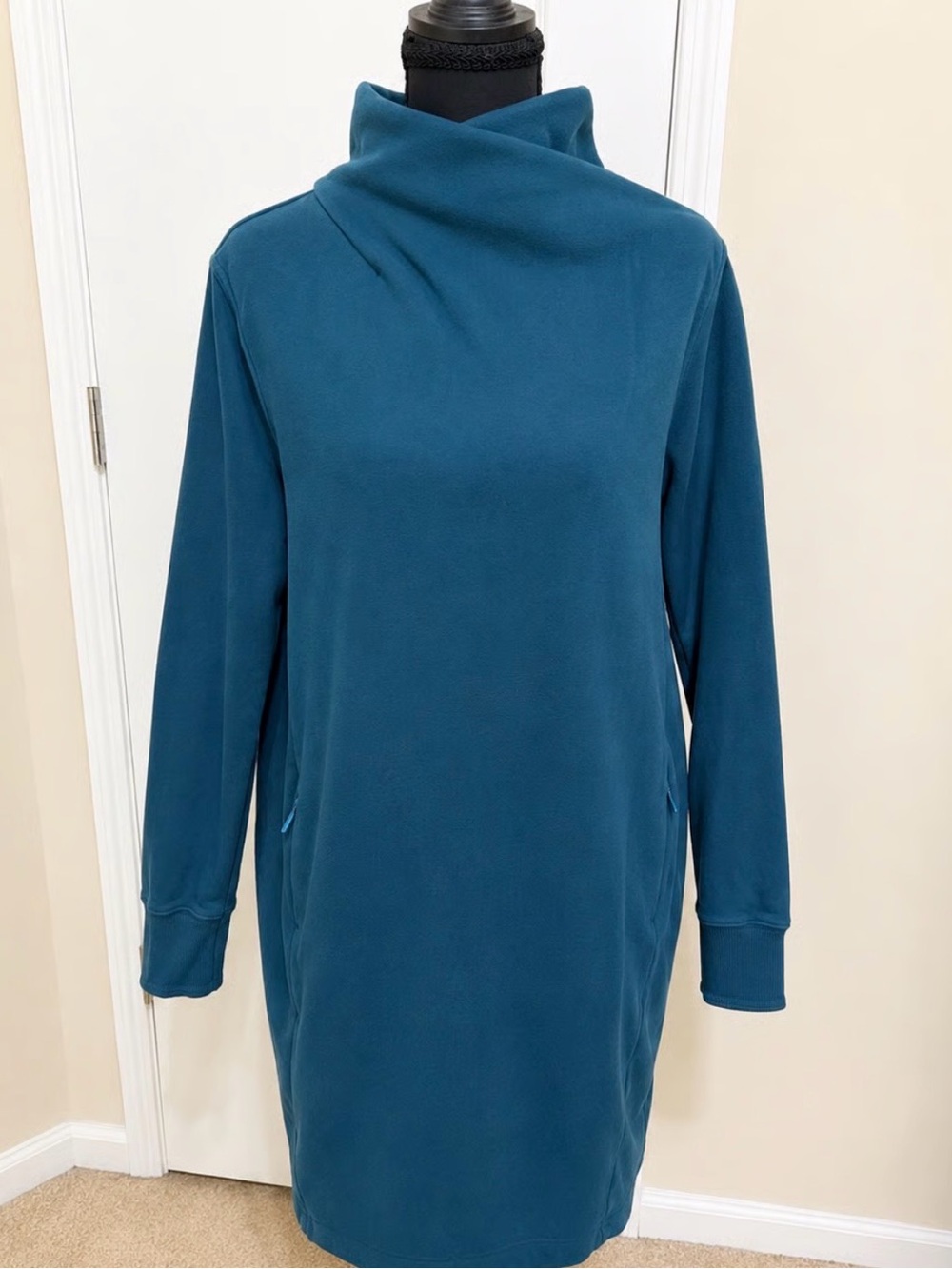 Athleta Teal Long Sleeve Cowl Neck sweatshirt Shift Dress